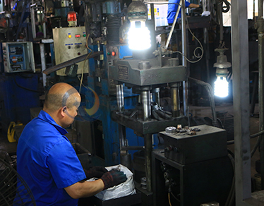 廠房設(shè)備-浙江奇展機械制造有限公司